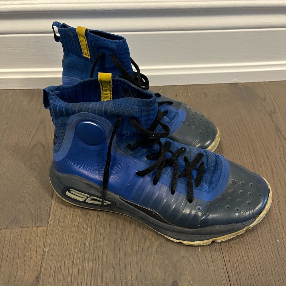 Underarmour S Currie youth shoes sz 5Y VGUC